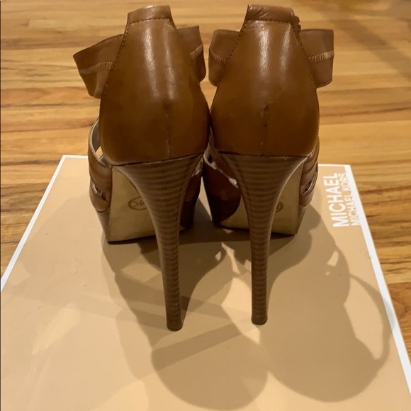 Michael Kors Berkeley platform sandals size 7 - Picture 3 of 7
